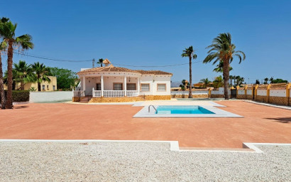 Finca / Country Property - Resale -
            Catral - 24404