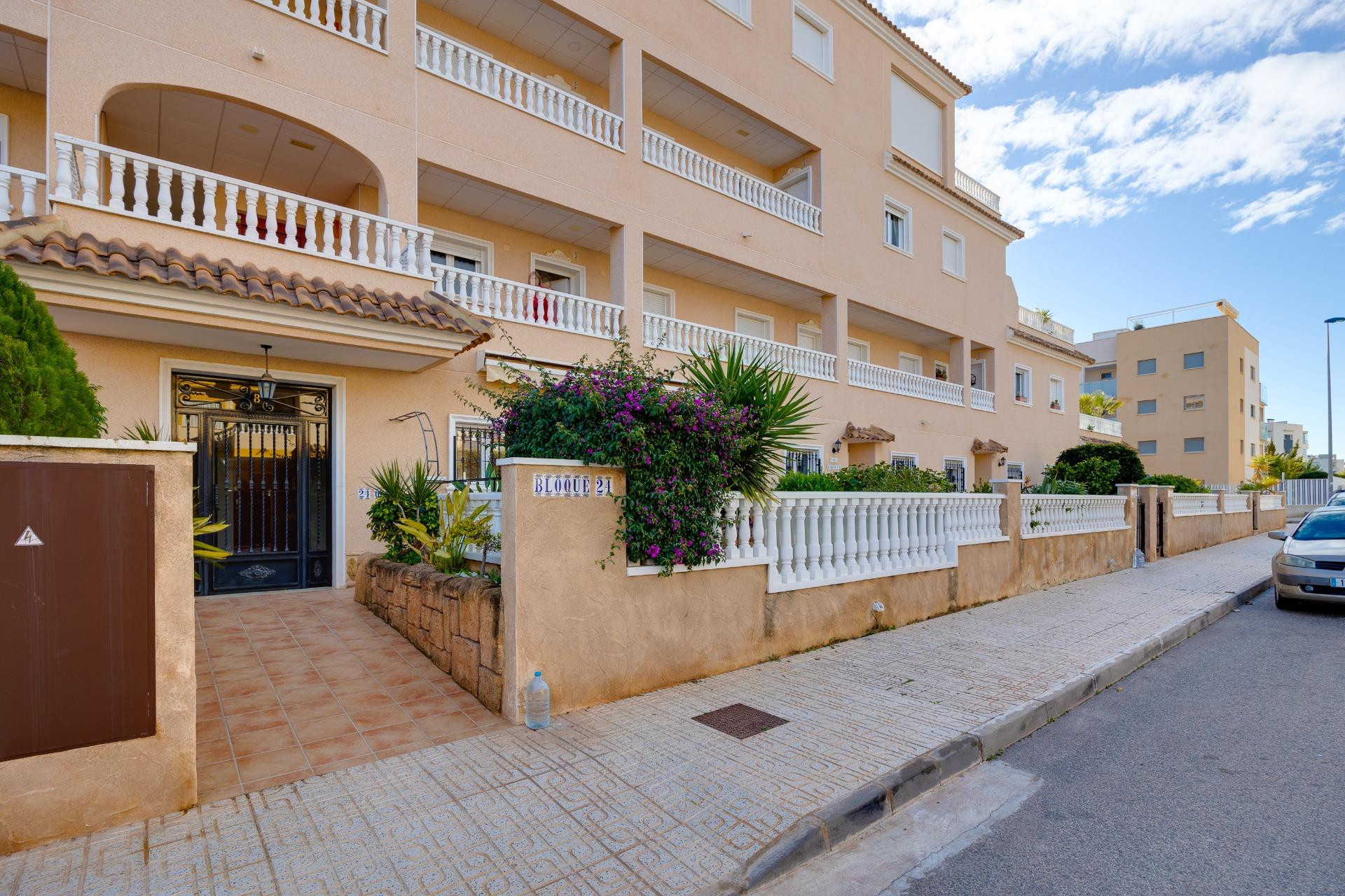 Herverkoop - Bungalow -
Orihuela Costa - Los Dolses