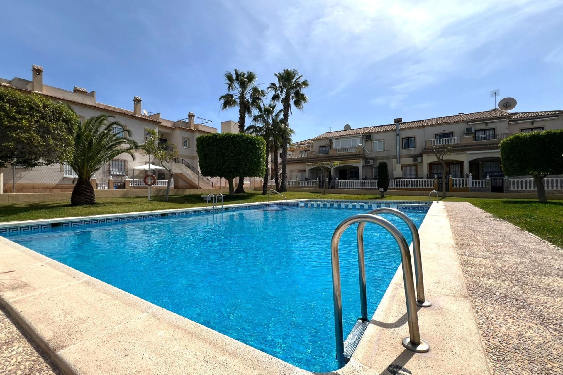 Herverkoop - Bungalow -
Torrevieja - Aguas Nuevas