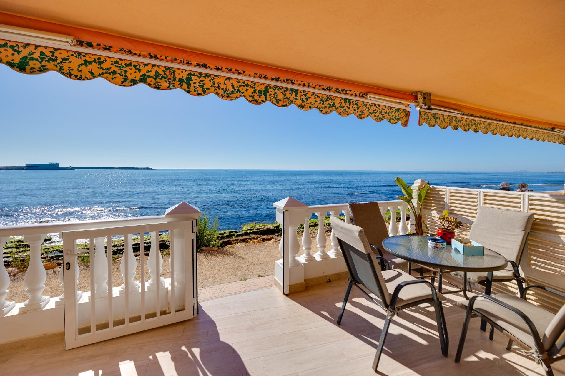 Herverkoop - Bungalow -
Torrevieja - Playa de los Naufragos