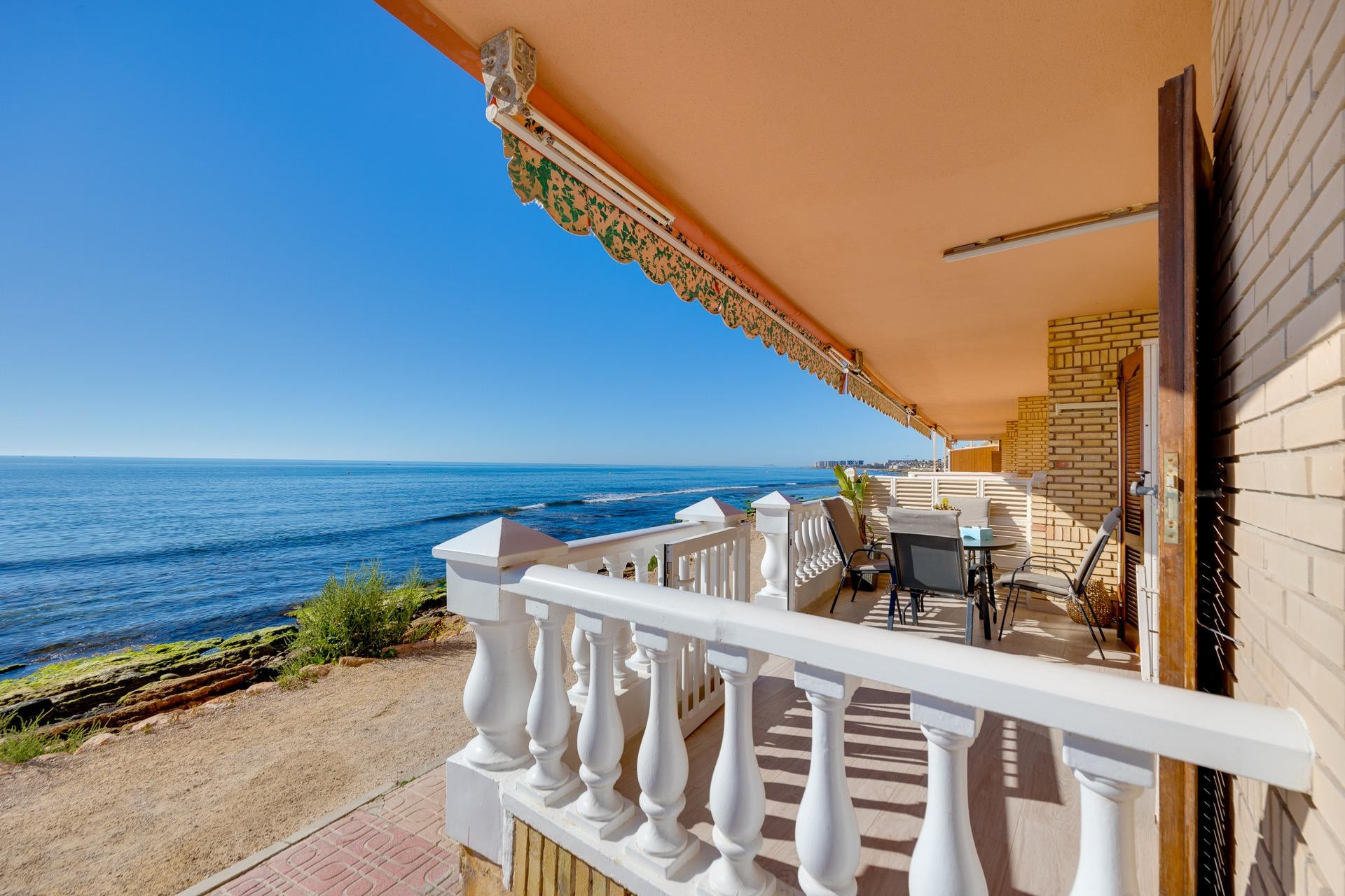 Herverkoop - Bungalow -
Torrevieja - Playa de los Naufragos