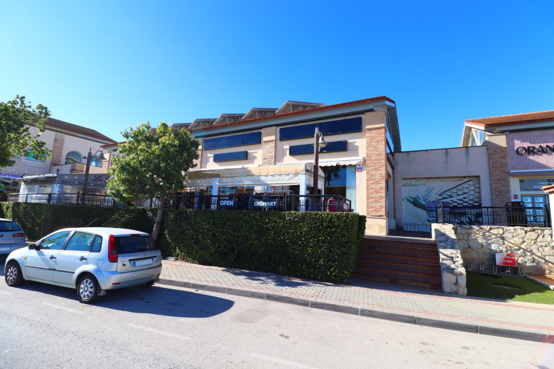 Herverkoop - Commercial (Leasehold) -
Algorfa - La Finca Golf Resort