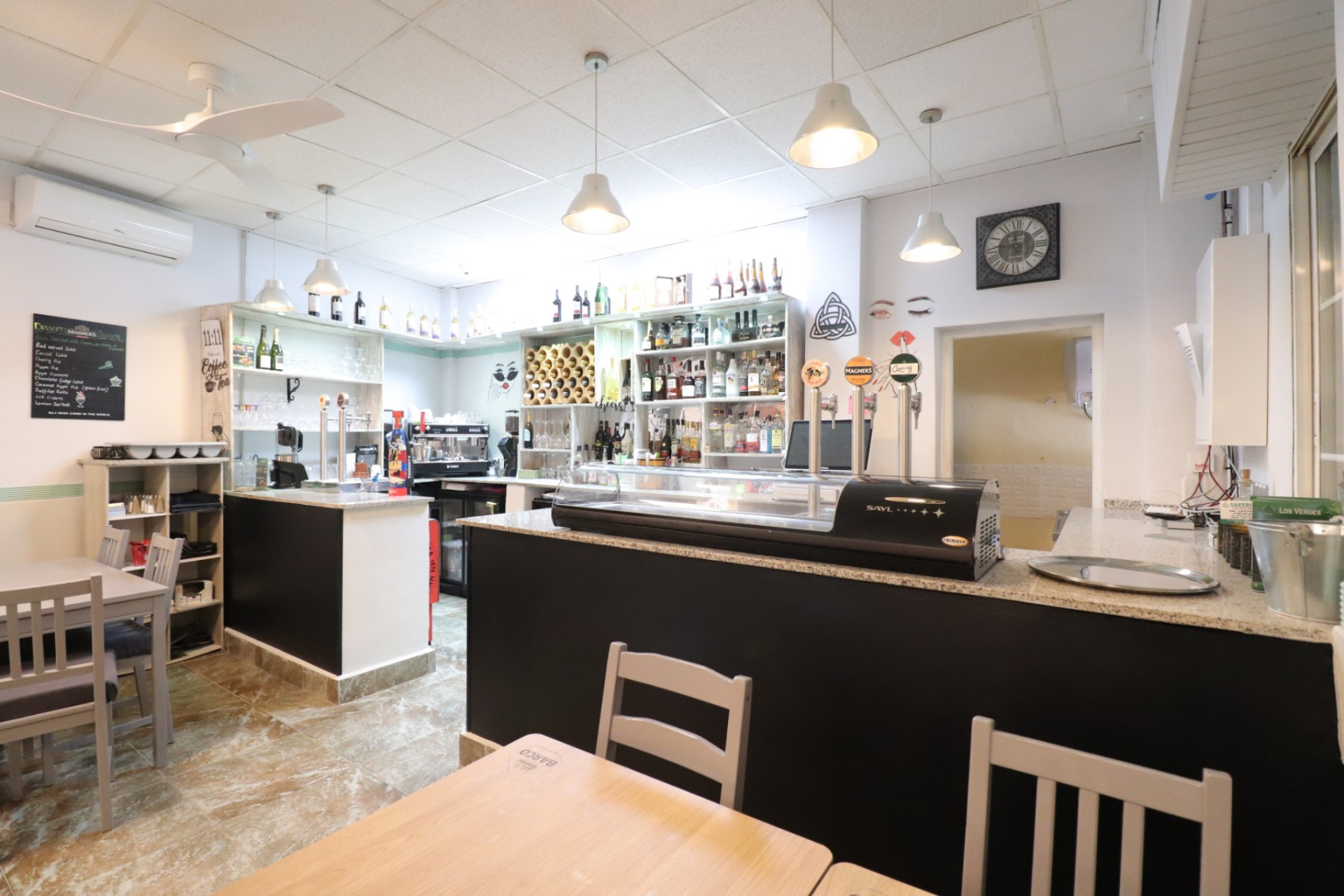 Herverkoop - Commercial (Leasehold) -
Catral - Catral - Town