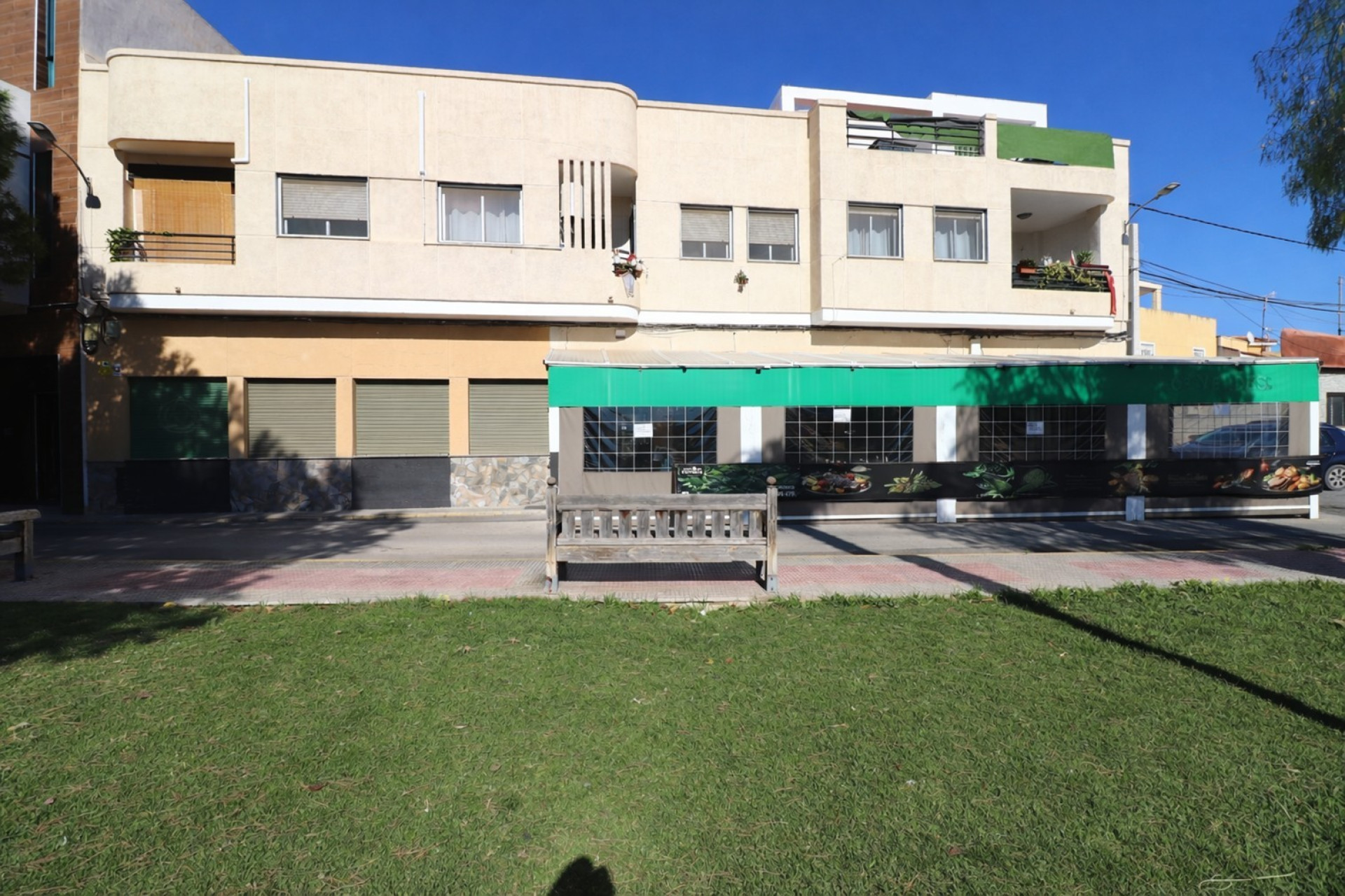 Herverkoop - Commercial (Leasehold) -
Catral - Catral - Town