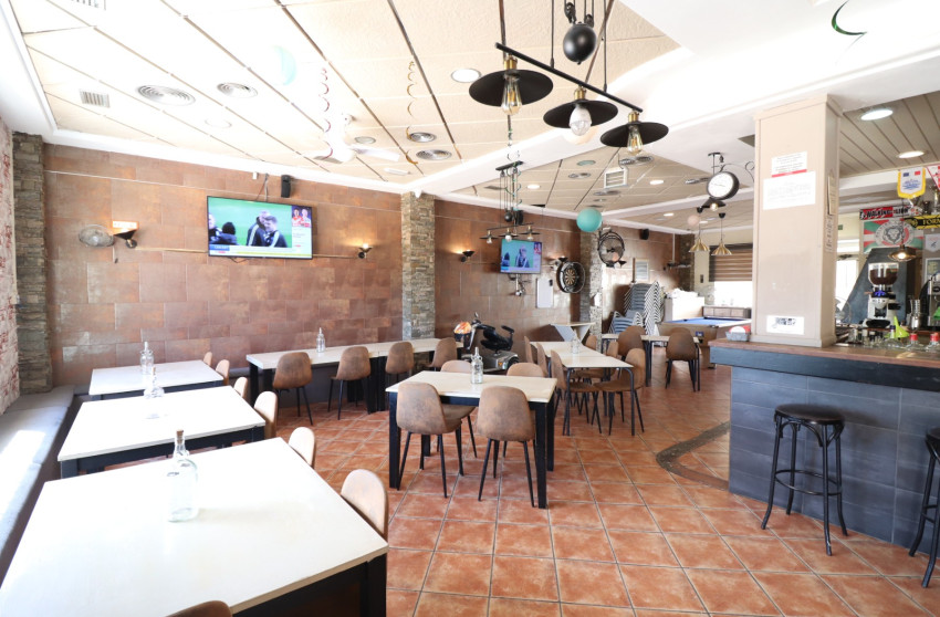 Herverkoop - Commercial (Leasehold) -
Formentera del Segura - Formentera - Village