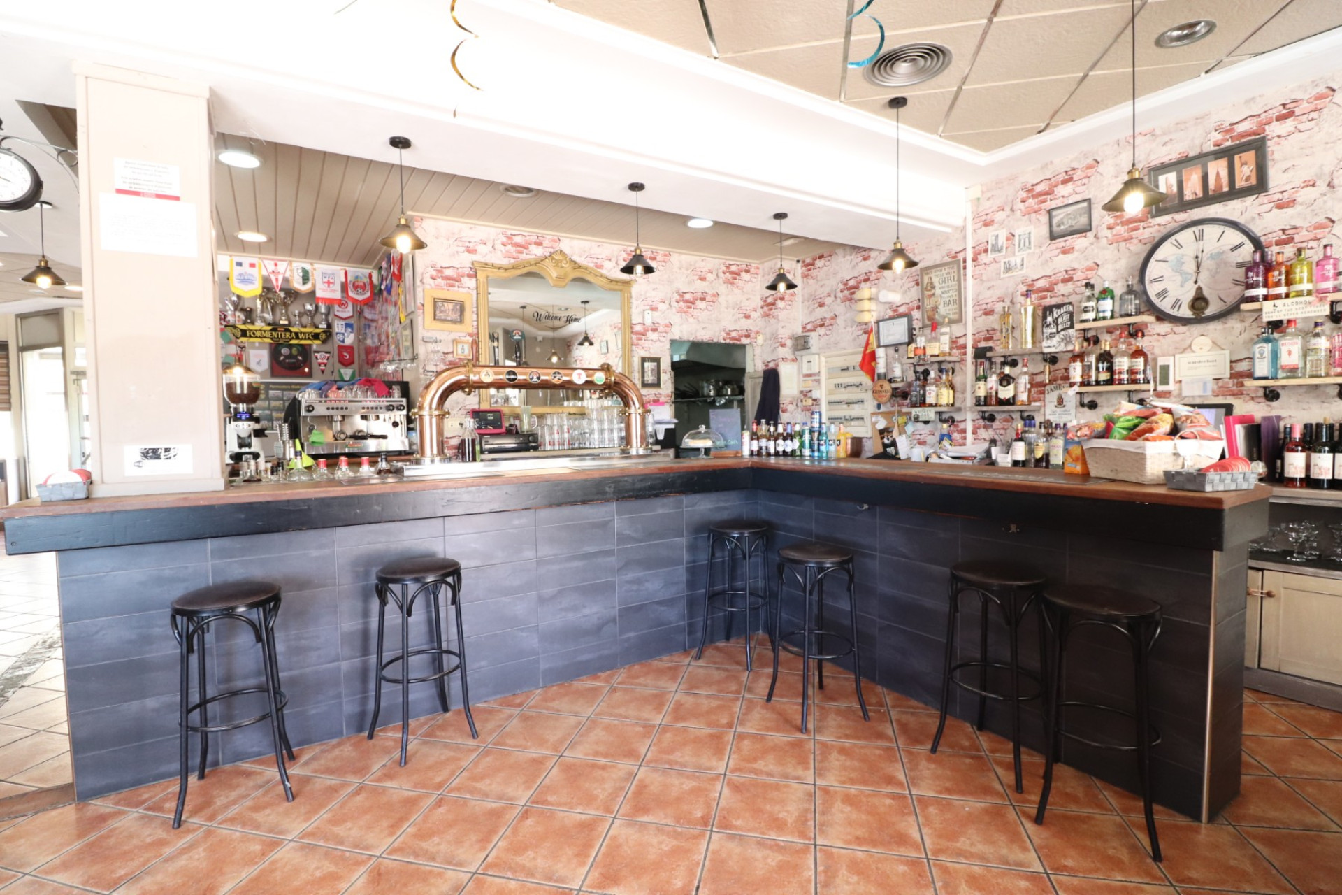 Herverkoop - Commercial (Leasehold) -
Formentera del Segura - Formentera - Village
