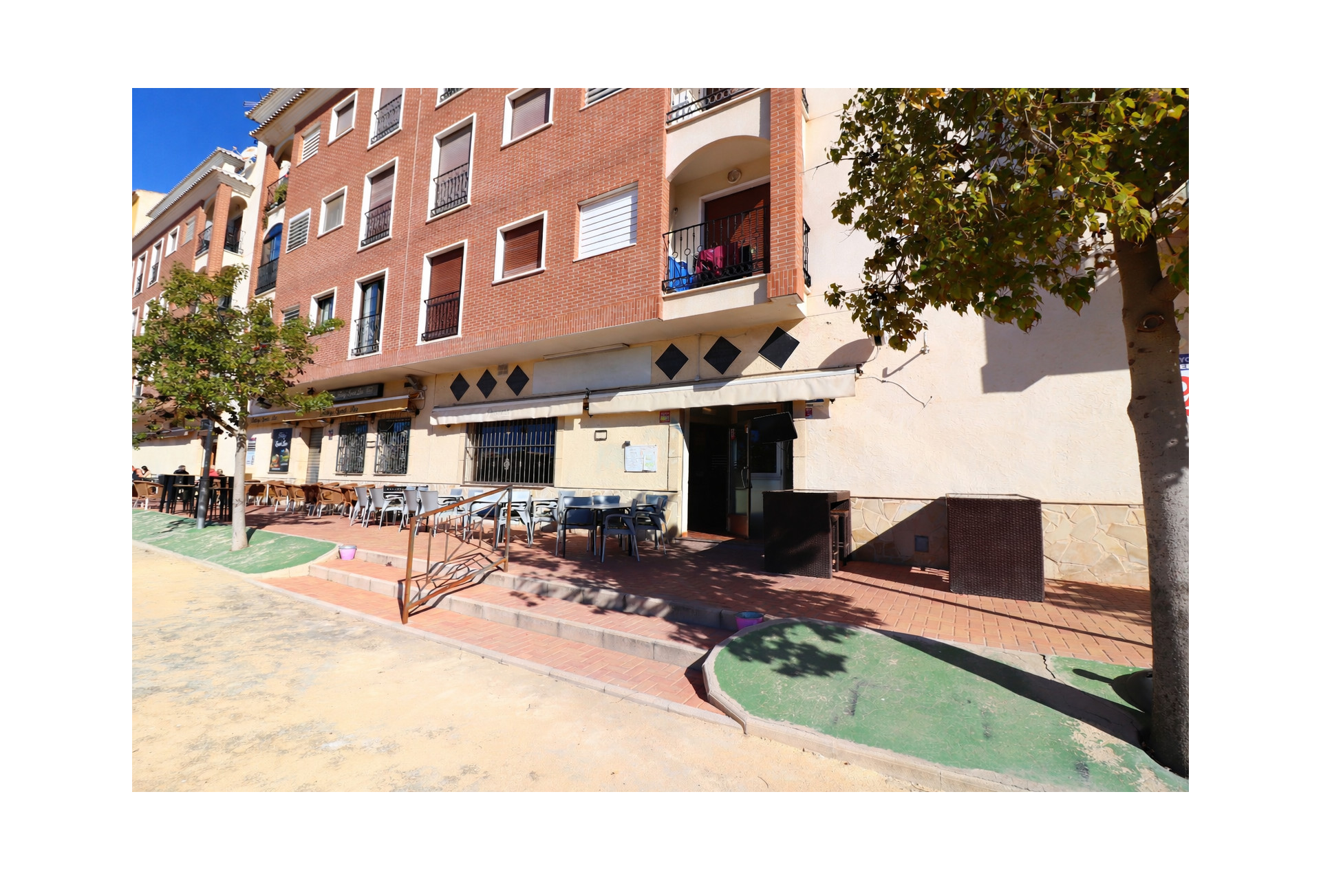 Herverkoop - Commercial (Leasehold) -
Formentera del Segura - Formentera - Village