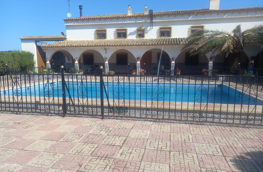 Herverkoop - Country house -
Villena