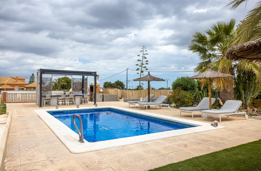 Herverkoop - Country Property/Finca -
Albatera