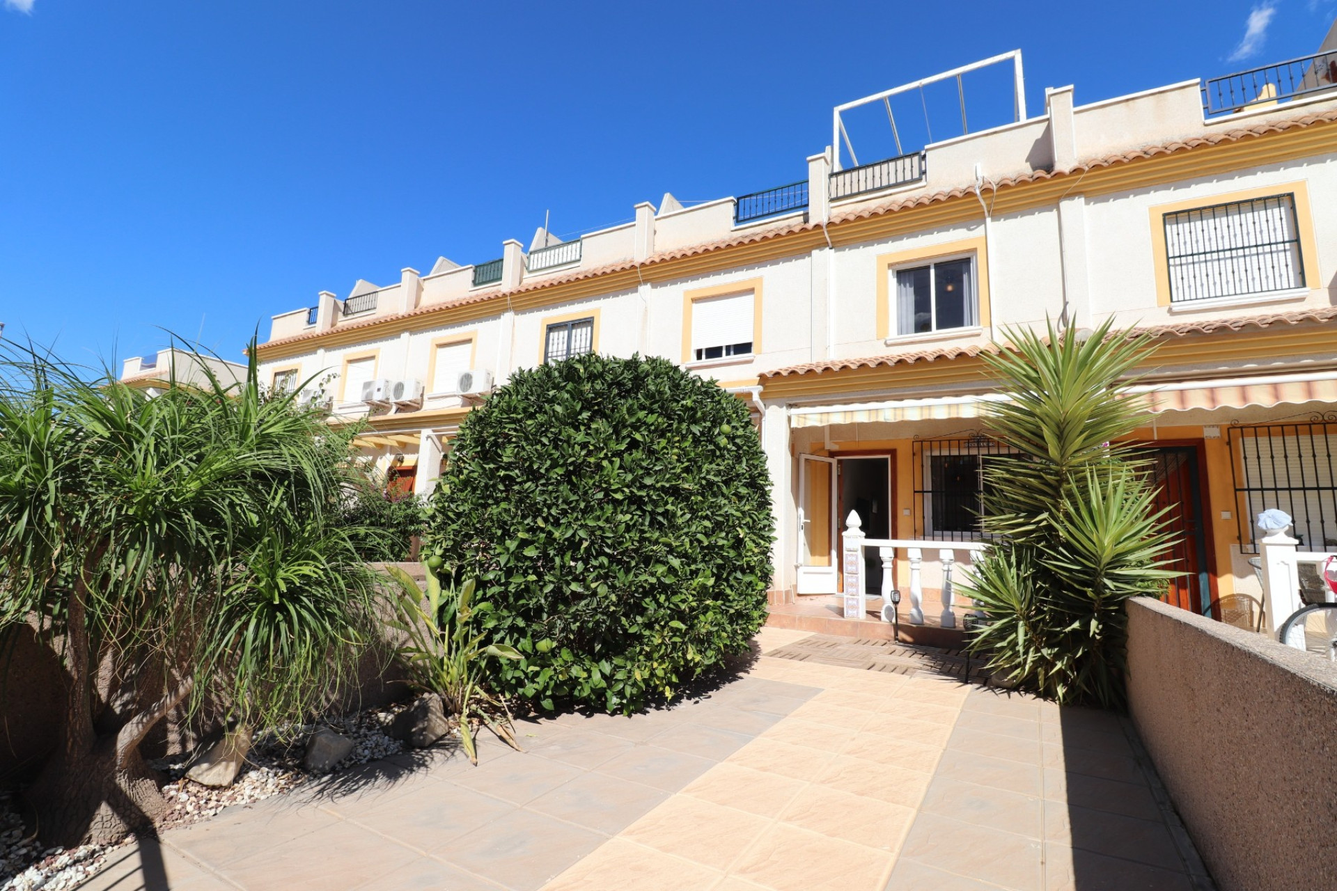 Herverkoop - Herenhuis -
Algorfa - Montemar