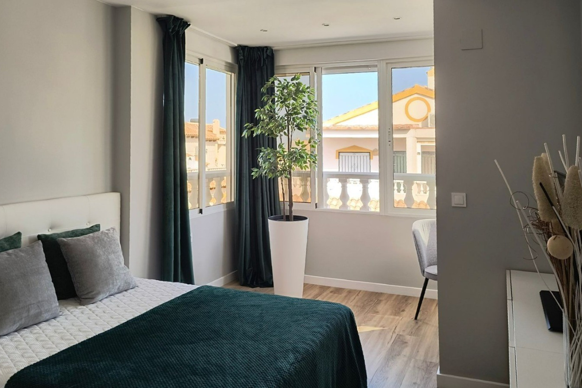 Herverkoop - Herenhuis -
Alicante - Costa Blanca