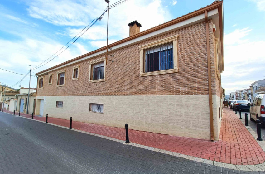 Herverkoop - Herenhuis -
Hondón de los Fráiles