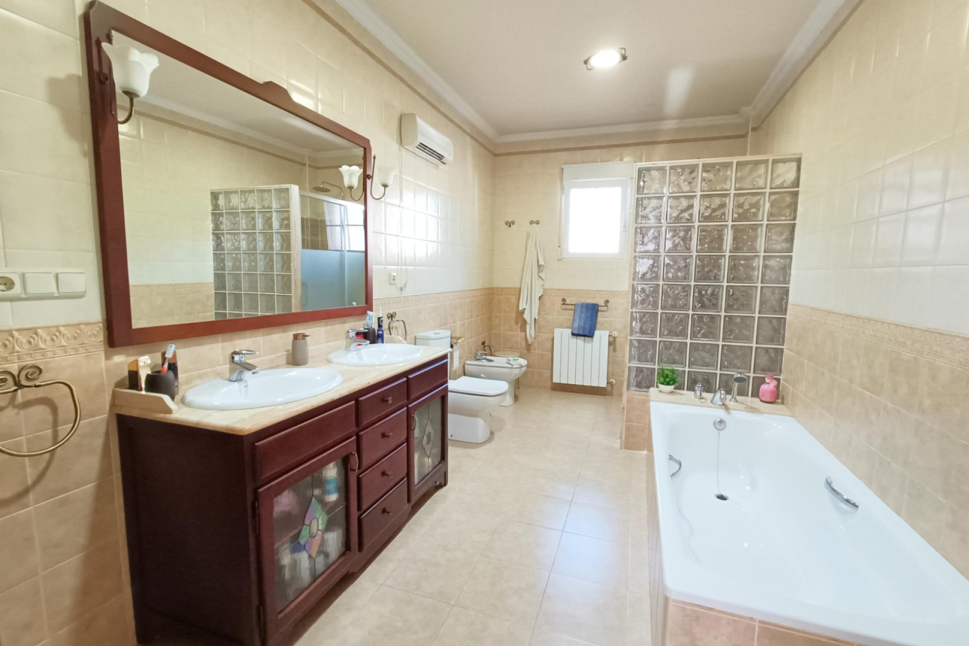 Herverkoop - Herenhuis -
Hondón de los Fráiles