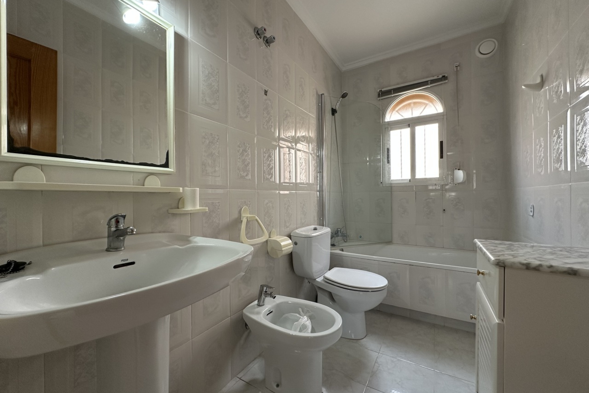 Herverkoop - Herenhuis -
La Mata