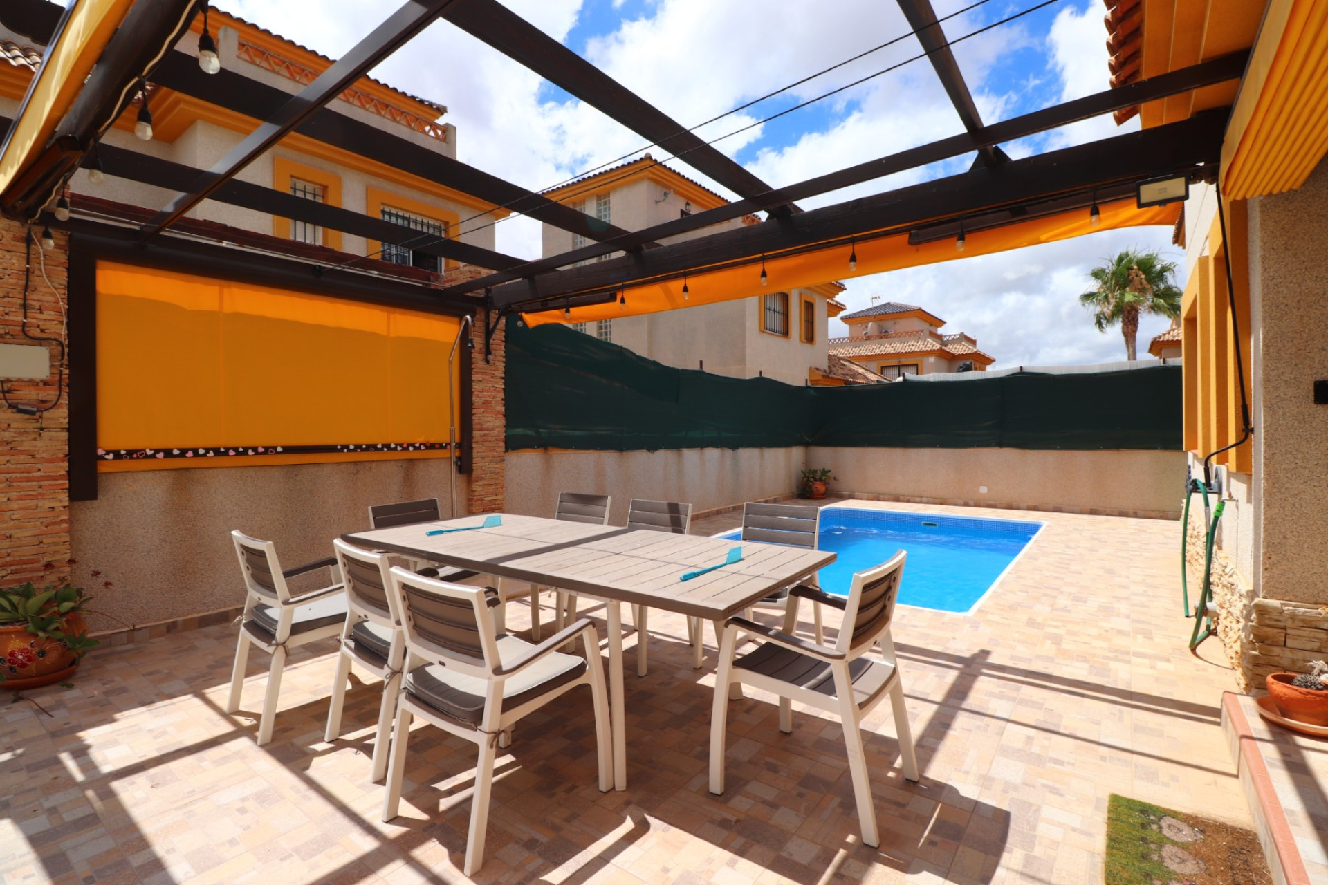 Herverkoop - Herenhuis -
Los Montesinos - La Herrada