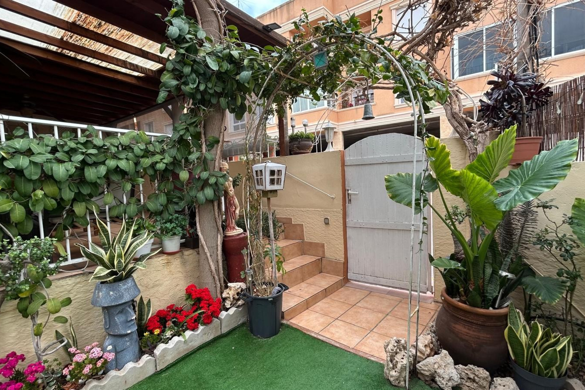 Herverkoop - Herenhuis -
Los Montesinos