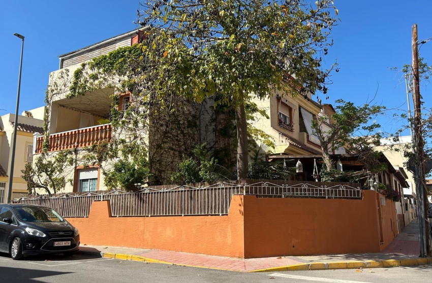 Herverkoop - Herenhuis -
Los Montesinos