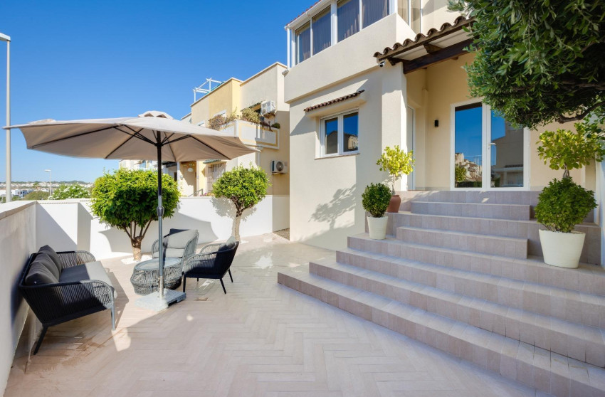 Herverkoop - Herenhuis -
Orihuela Costa - La Florida