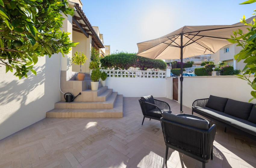 Herverkoop - Herenhuis -
Orihuela Costa - La Florida