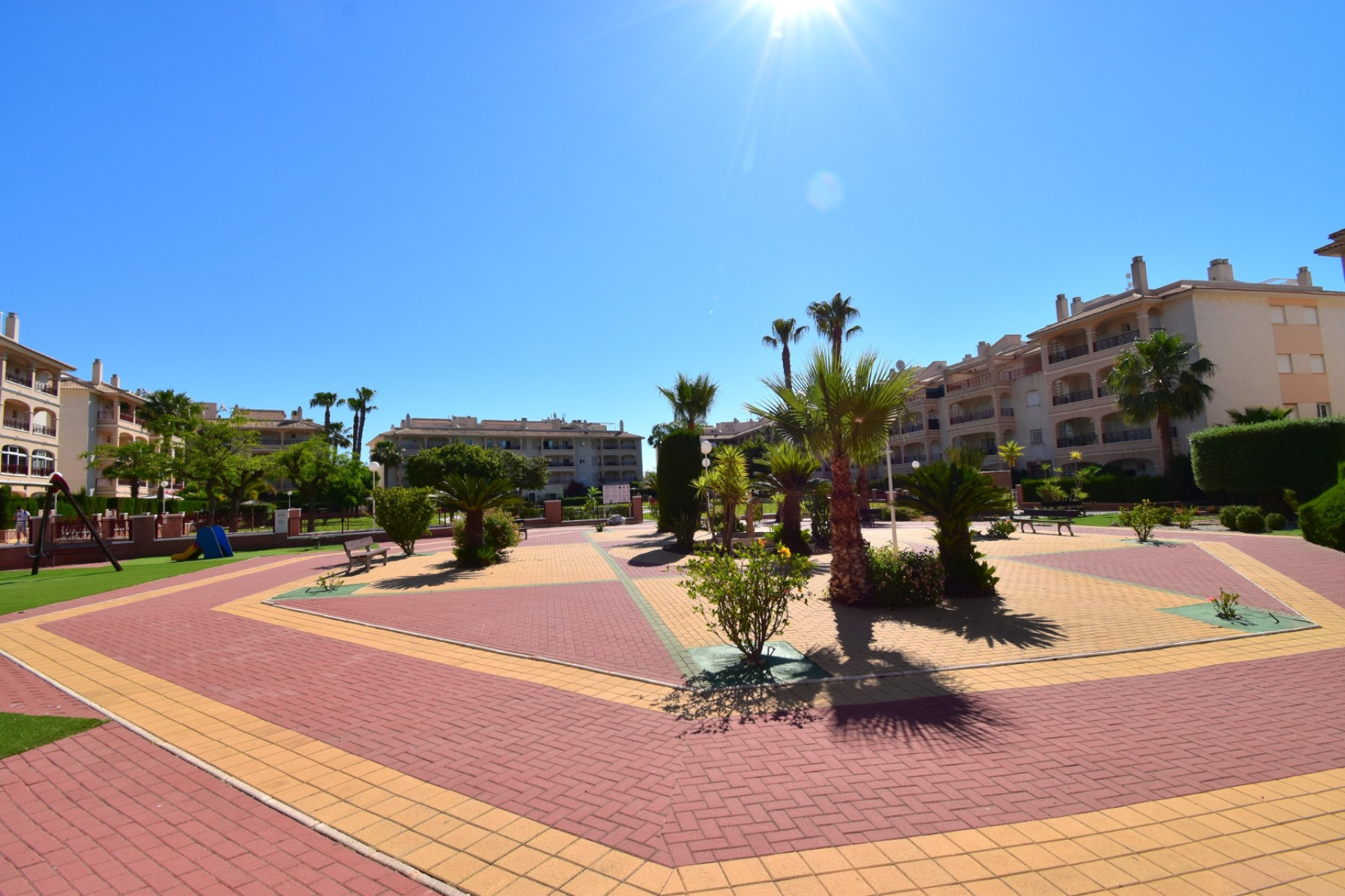Herverkoop - Herenhuis -
Orihuela Costa - Playa Flamenca