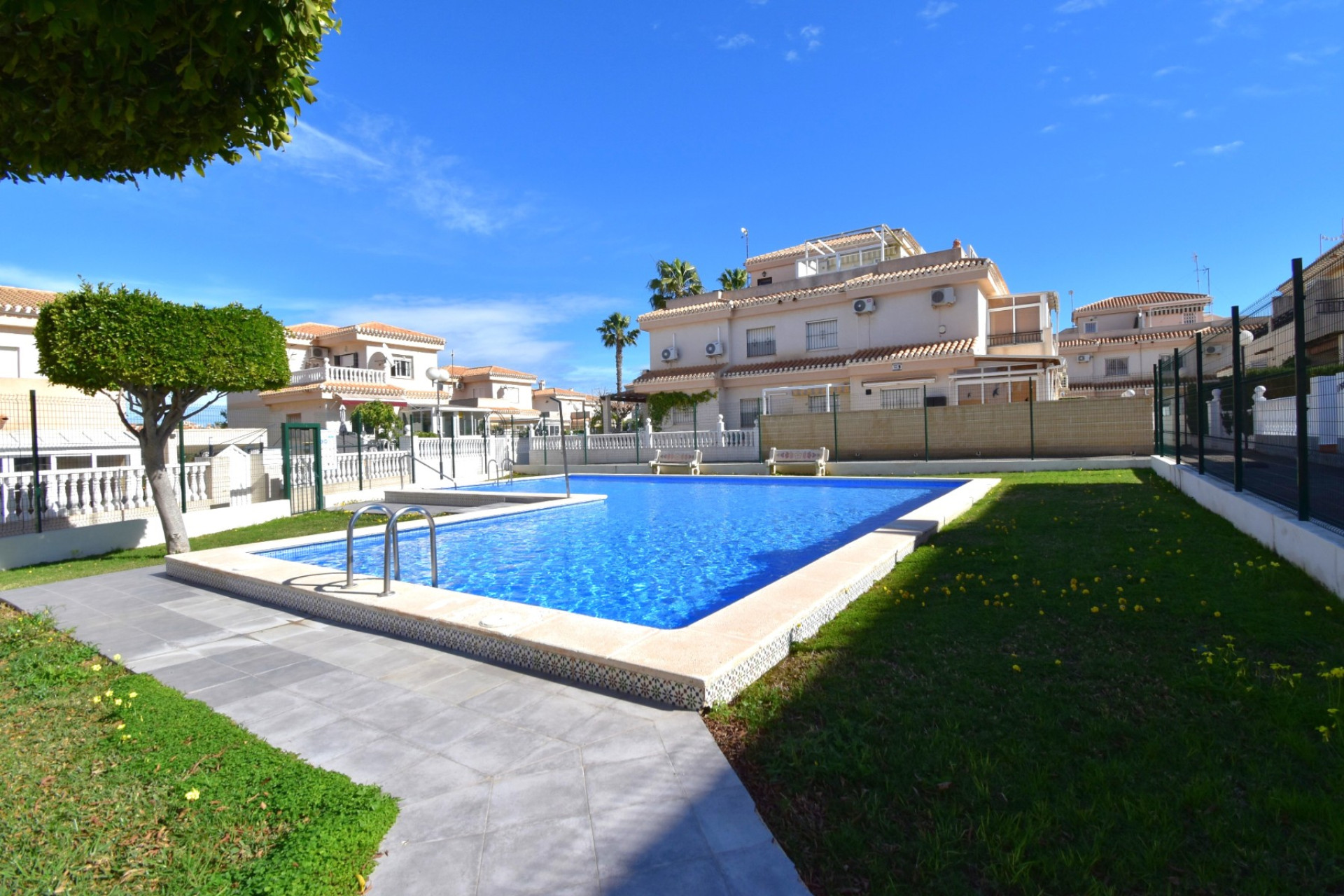Herverkoop - Herenhuis -
Orihuela Costa - Playa Flamenca