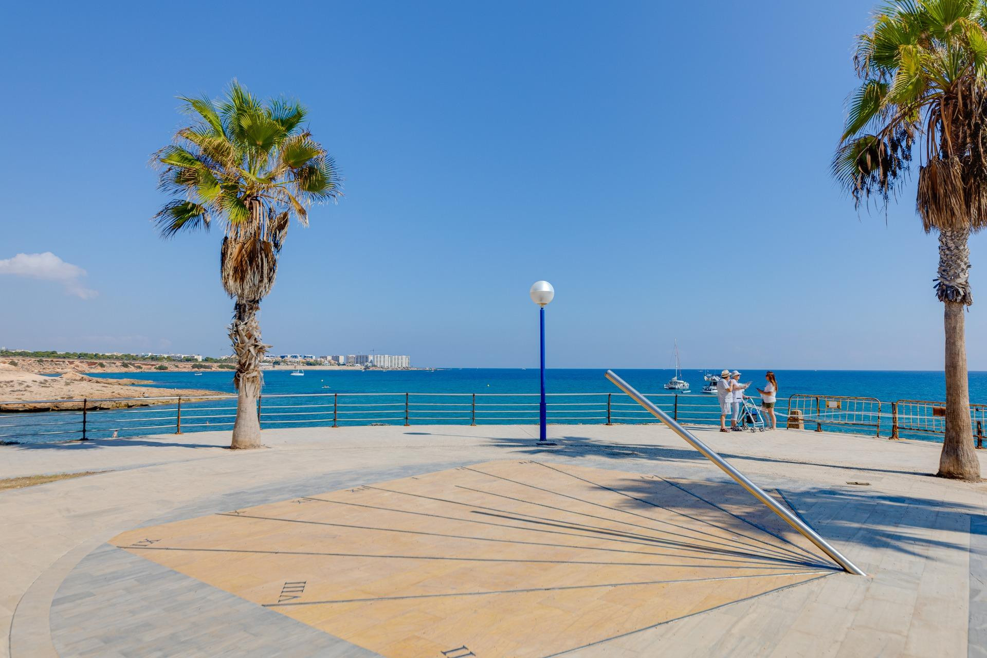 Herverkoop - Herenhuis -
Orihuela Costa - Playa Flamenca