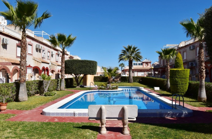 Herverkoop - Herenhuis -
Orihuela Costa - Playa Flamenca