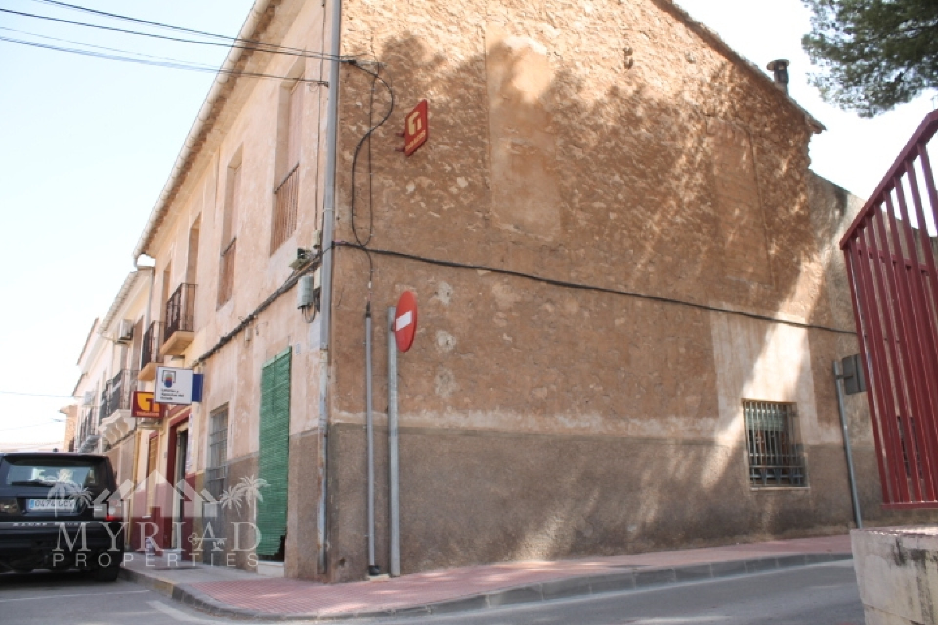 Herverkoop - Herenhuis -
Pinoso - calle lepanto