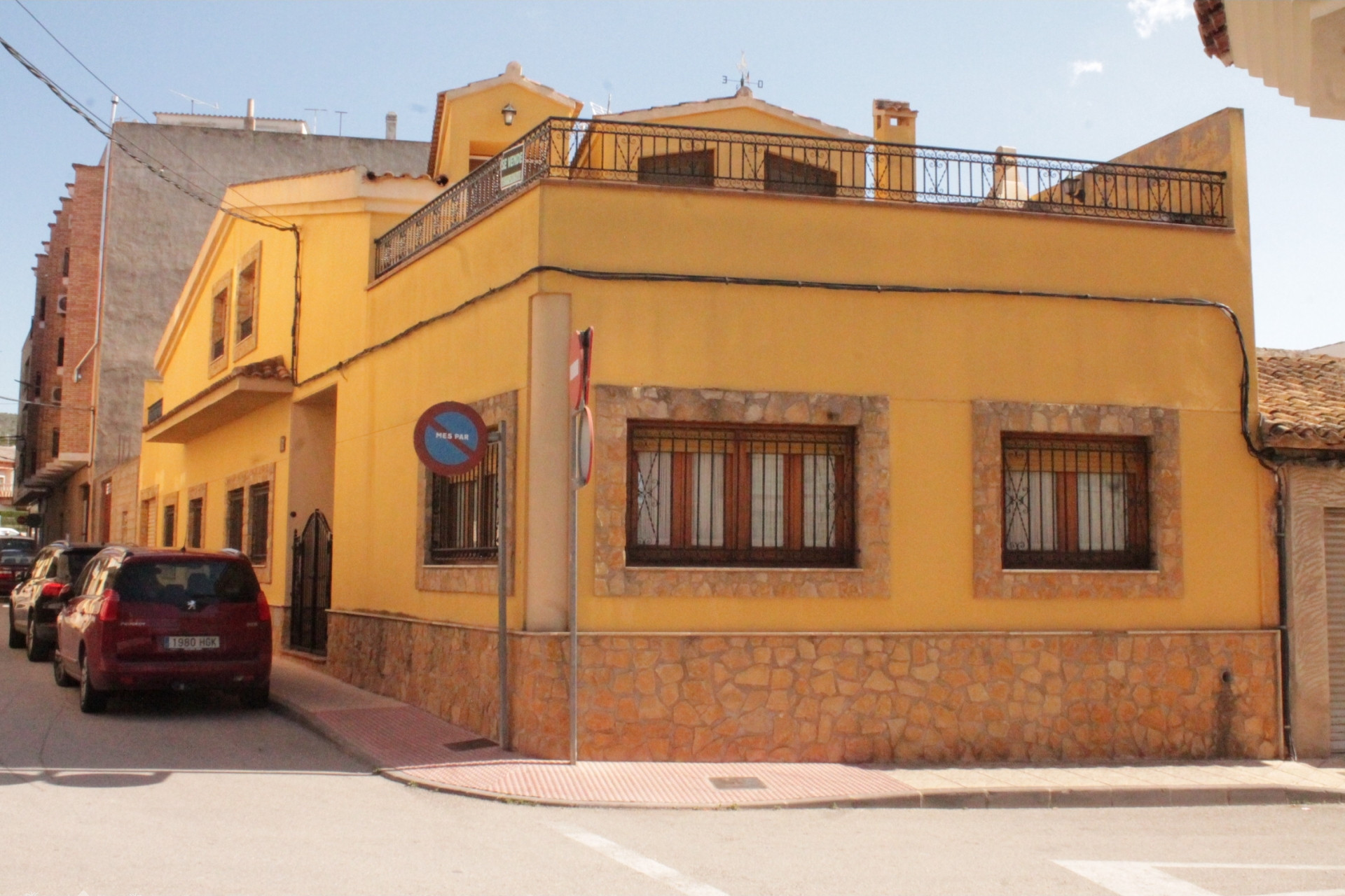 Herverkoop - Herenhuis -
Pinoso - Pinoso Alicante