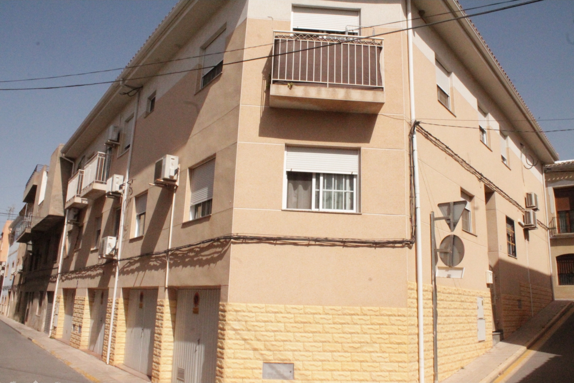 Herverkoop - Herenhuis -
Pinoso - Pinoso Alicante