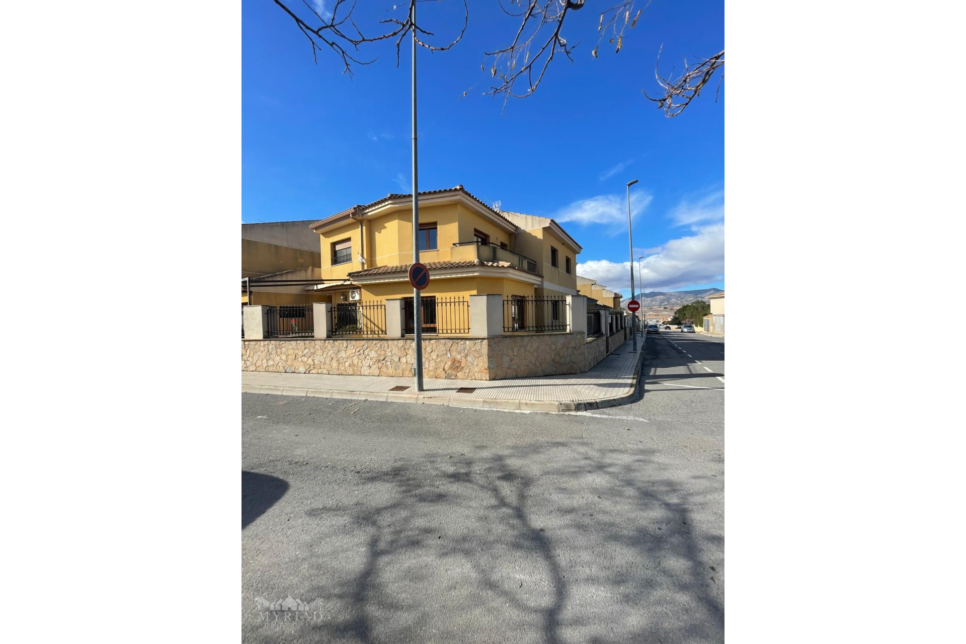 Herverkoop - Herenhuis -
Pinoso - Pinoso Alicante