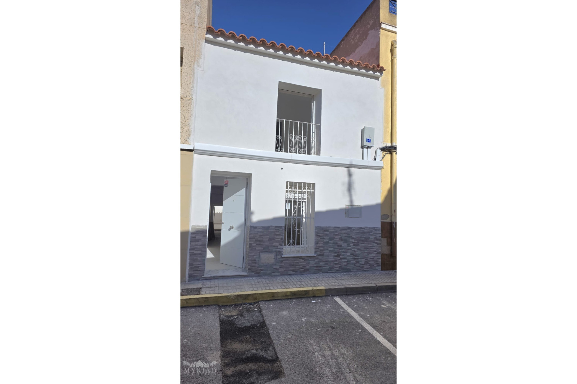 Herverkoop - Herenhuis -
Pinoso - Pinoso Alicante