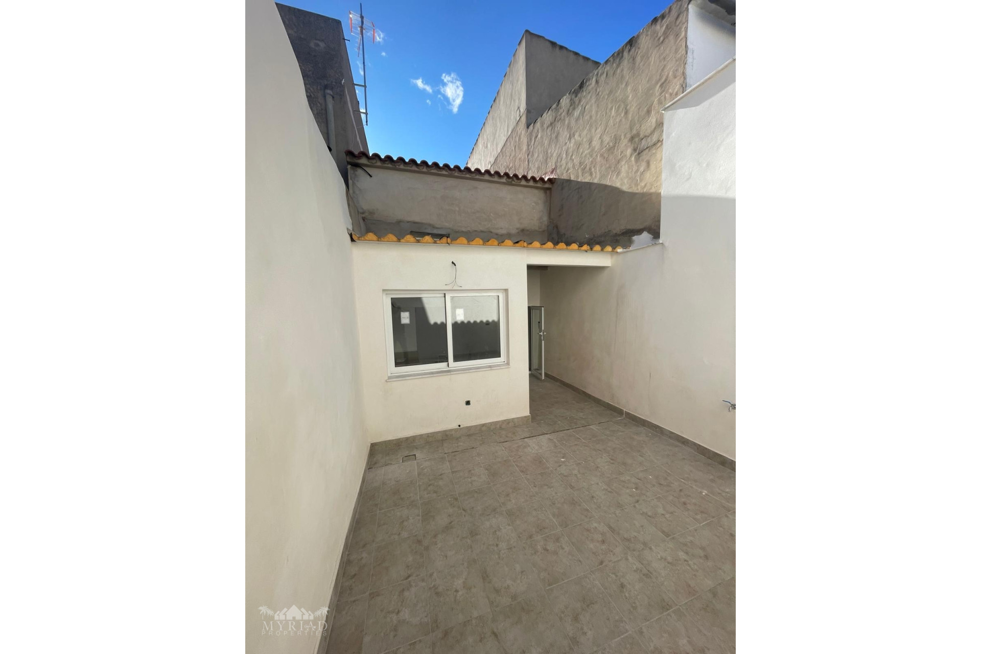 Herverkoop - Herenhuis -
Pinoso - Pinoso Alicante