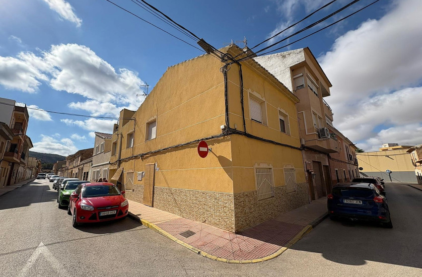 Herverkoop - Herenhuis -
Pinoso