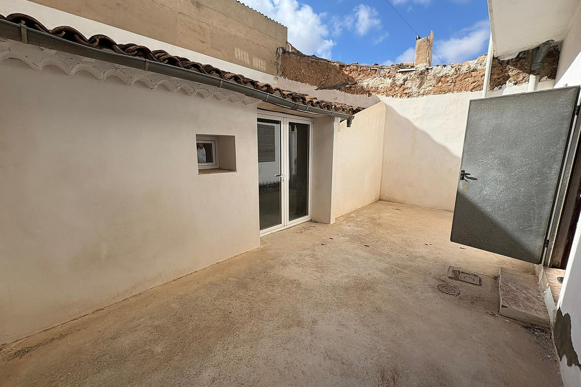 Herverkoop - Herenhuis -
Pinoso