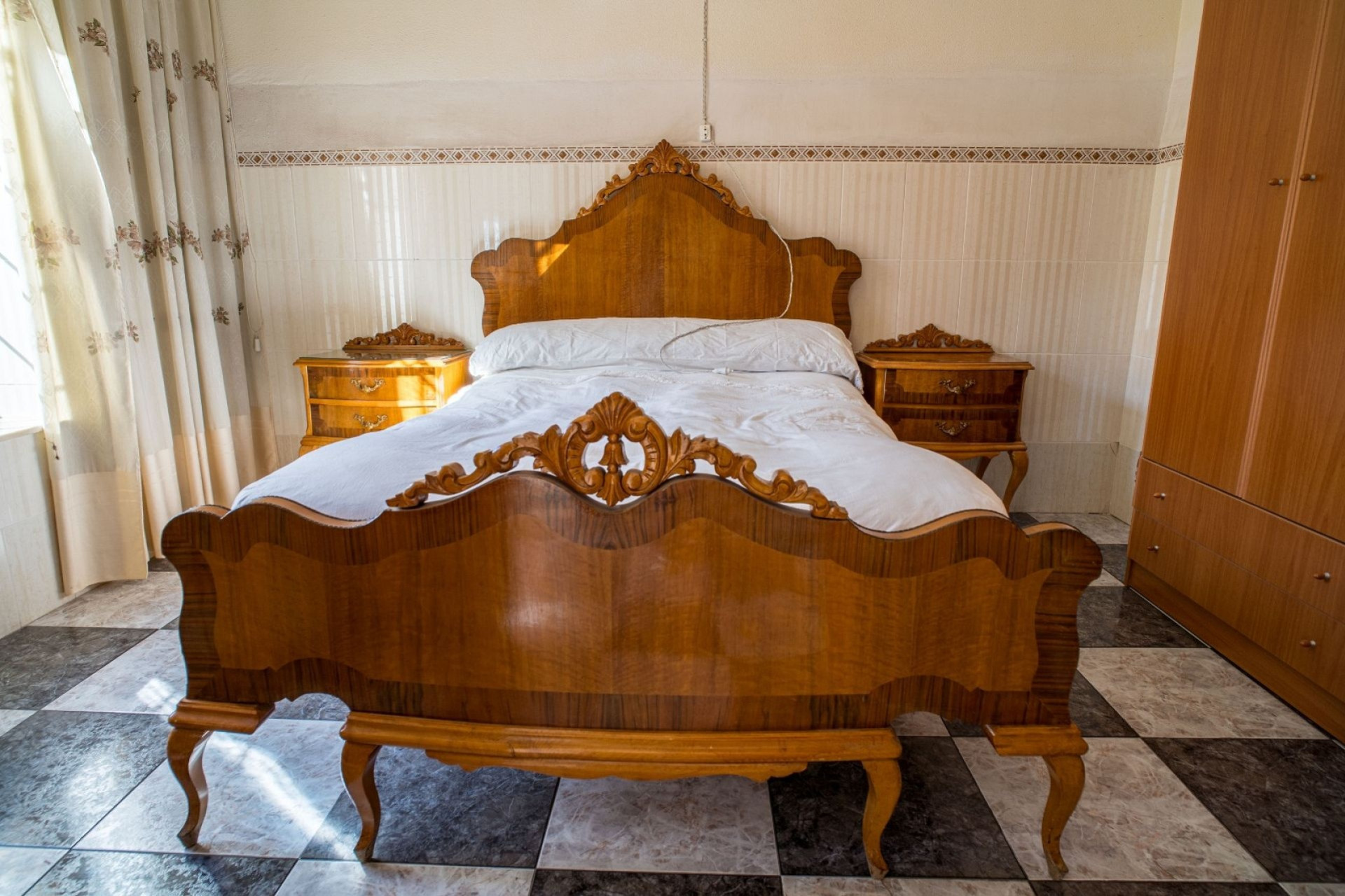 Herverkoop - Herenhuis -
Pinoso