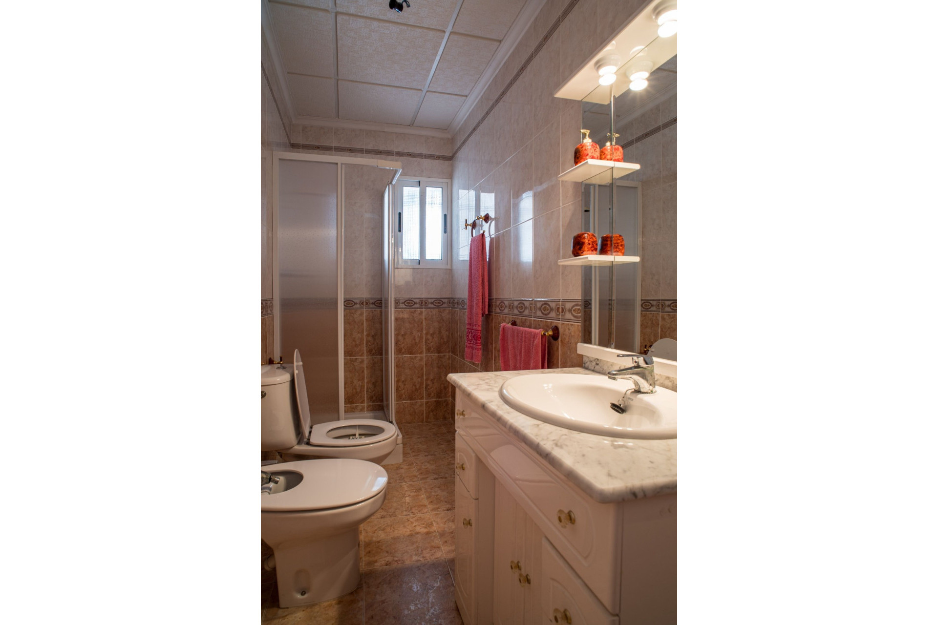 Herverkoop - Herenhuis -
Pinoso