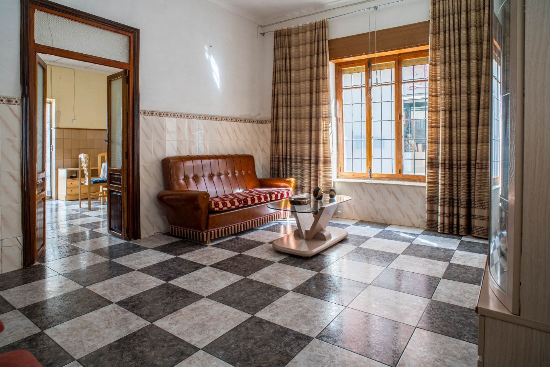 Herverkoop - Herenhuis -
Pinoso