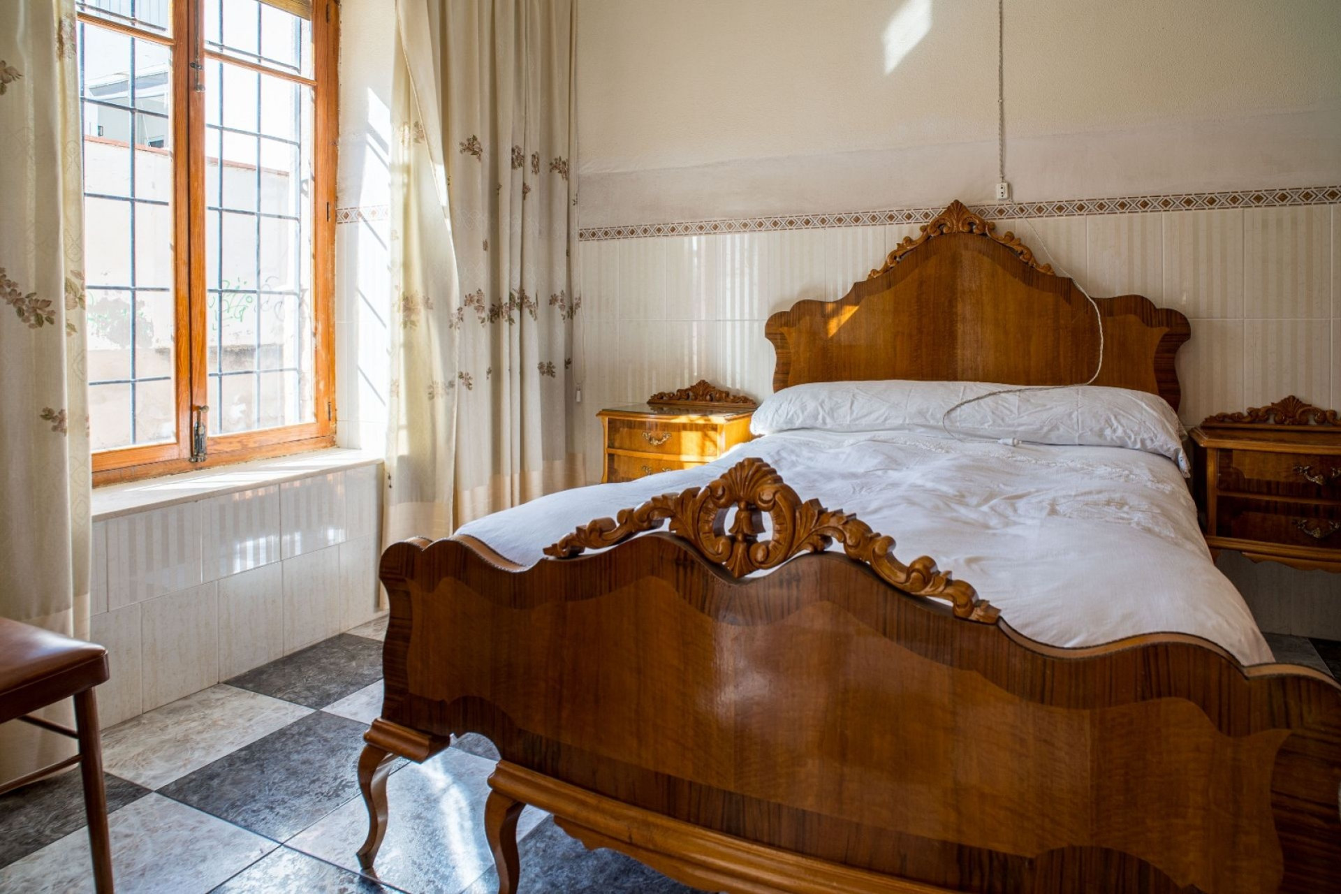 Herverkoop - Herenhuis -
Pinoso