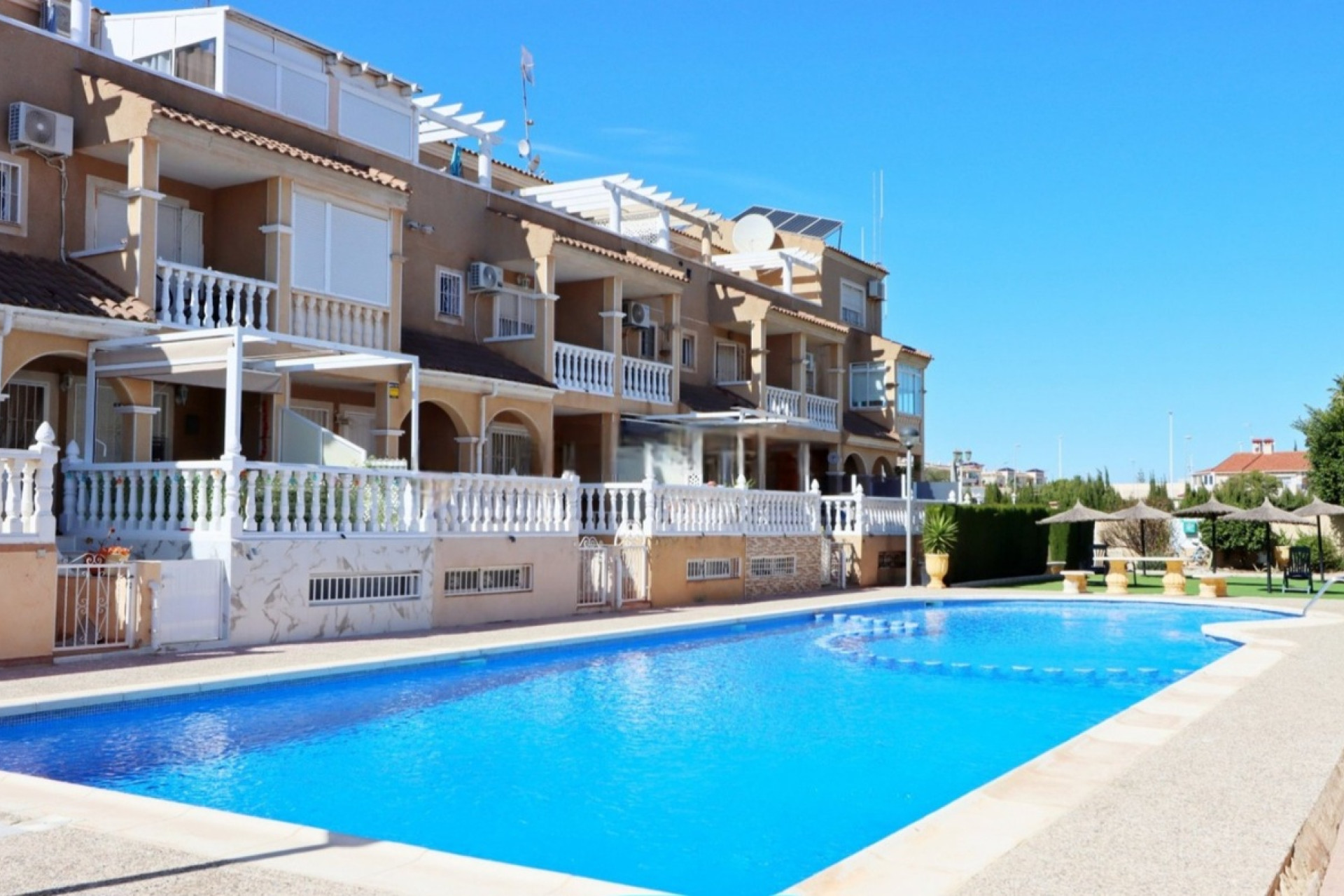 Herverkoop - Herenhuis -
Playa Flamenca - Costa Blanca