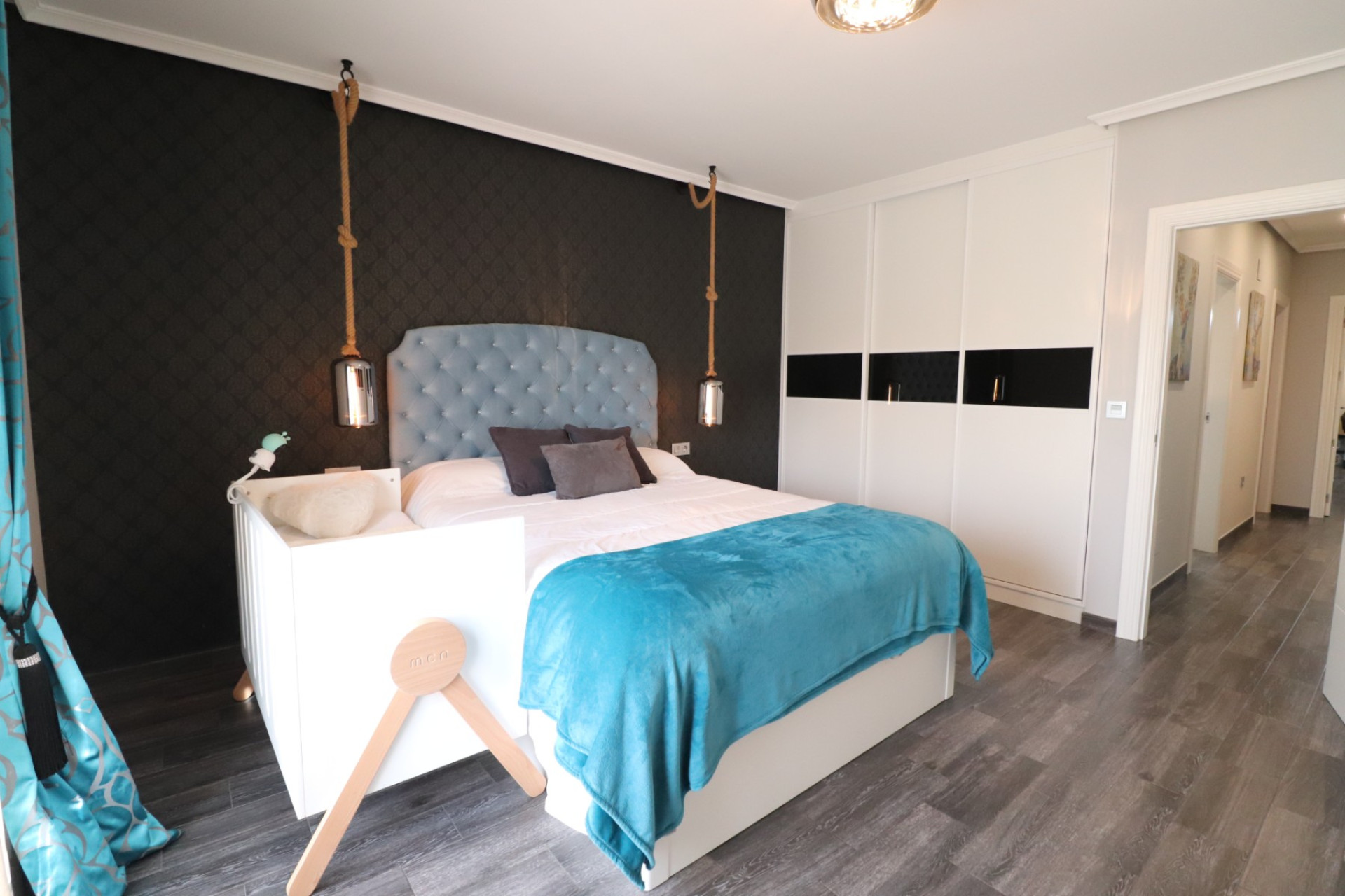 Herverkoop - Herenhuis -
Redovan - Redovan - Town