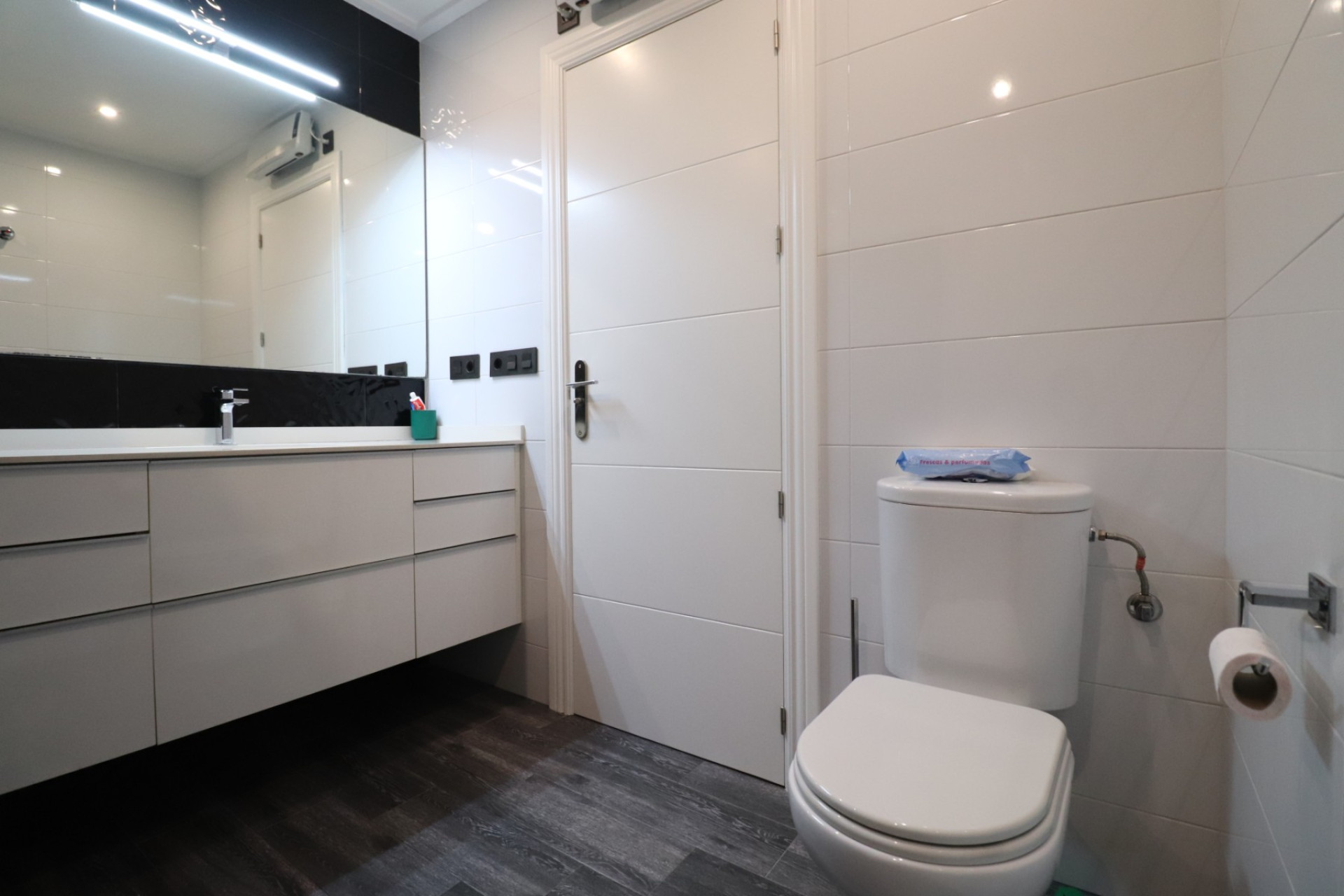 Herverkoop - Herenhuis -
Redovan - Redovan - Town