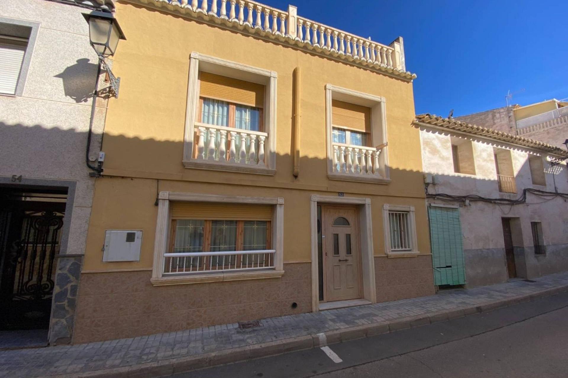 Herverkoop - Herenhuis -
Sax