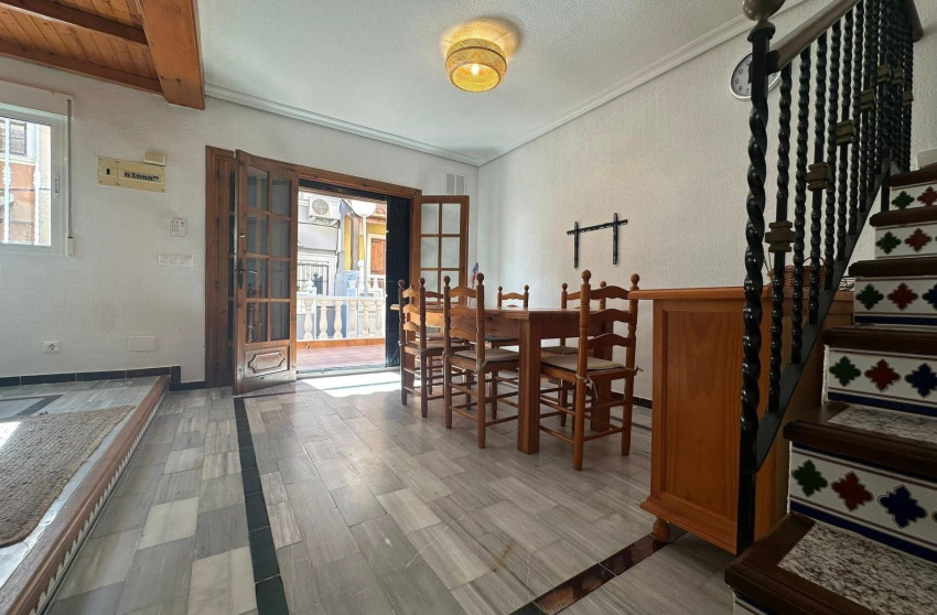 Herverkoop - Herenhuis -
Torrevieja - Cabo Cervera