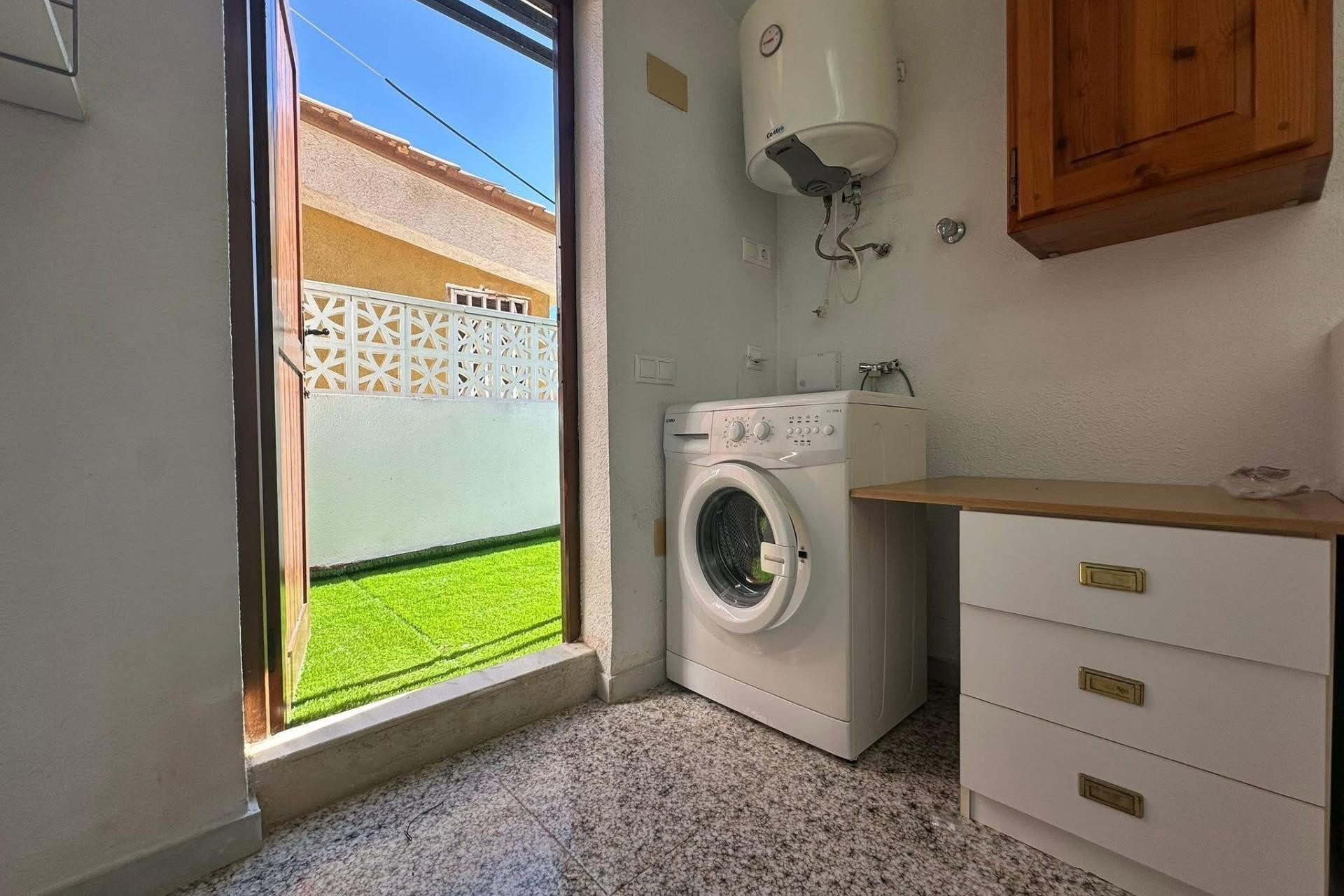 Herverkoop - Herenhuis -
Torrevieja - Cabo Cervera