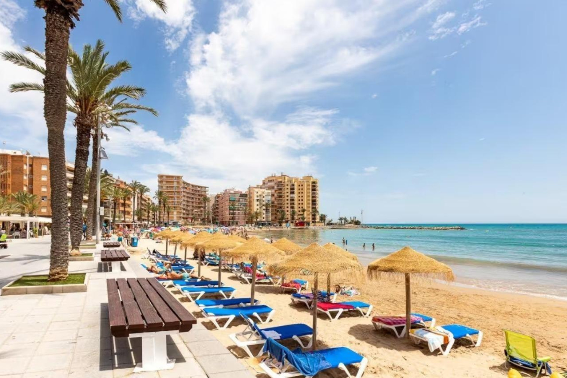 Herverkoop - Herenhuis -
Torrevieja - Cabo Cervera