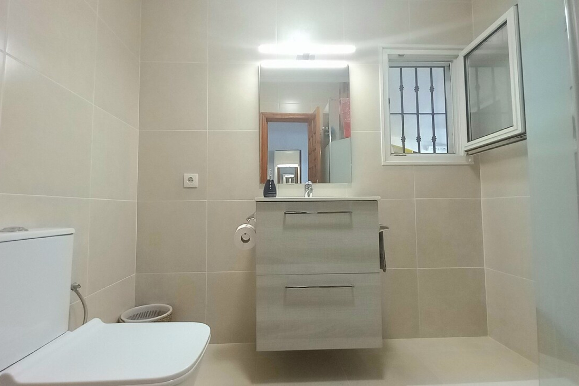 Herverkoop - Herenhuis -
Torrevieja - Costa Blanca