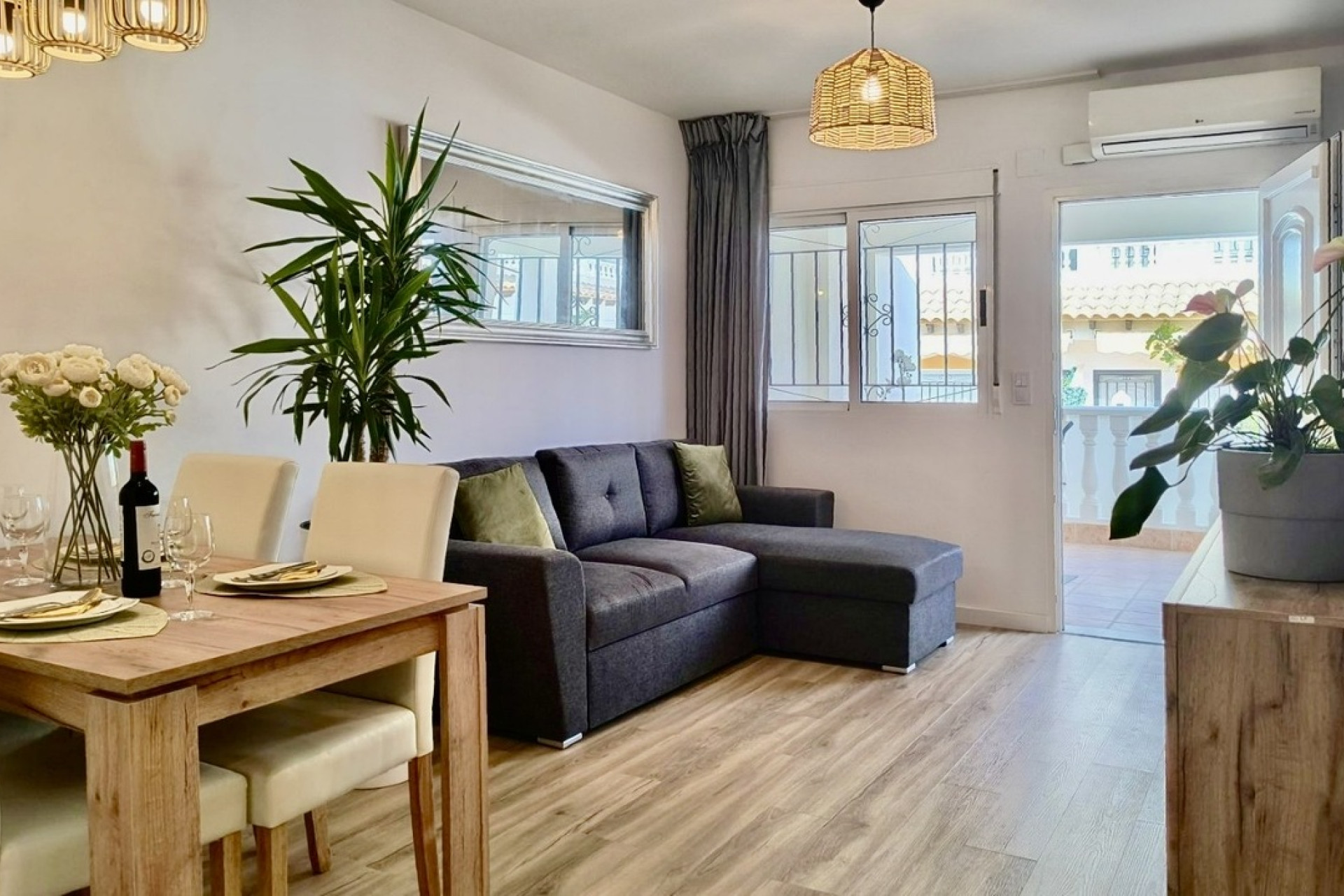 Herverkoop - Herenhuis -
Torrevieja - Costa Blanca