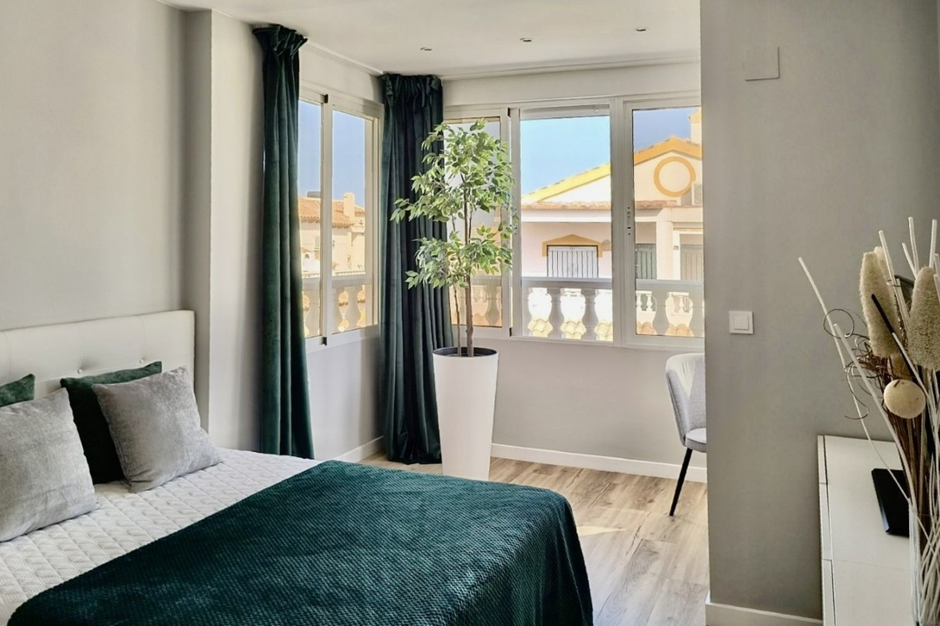 Herverkoop - Herenhuis -
Torrevieja - Costa Blanca