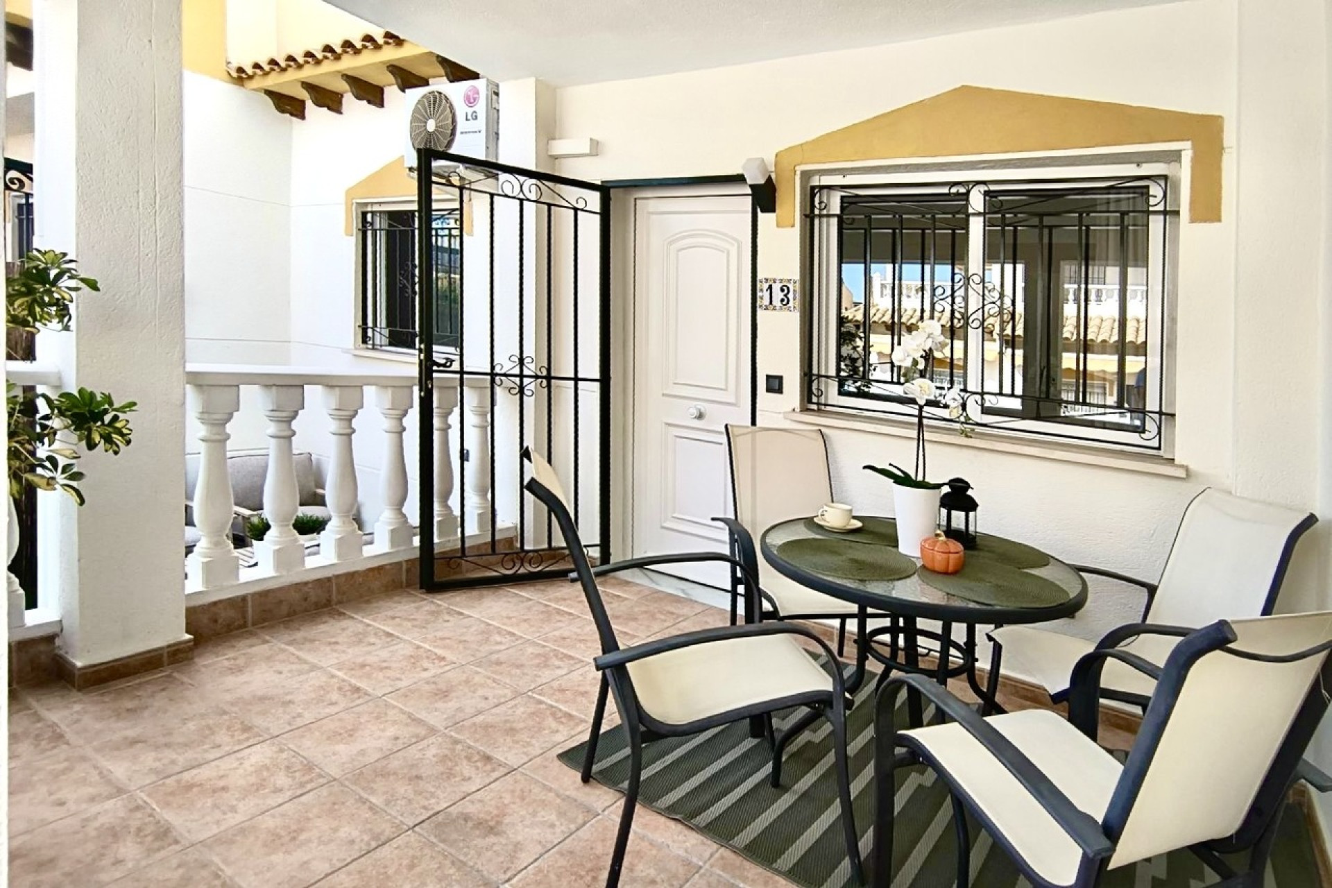 Herverkoop - Herenhuis -
Torrevieja - Costa Blanca